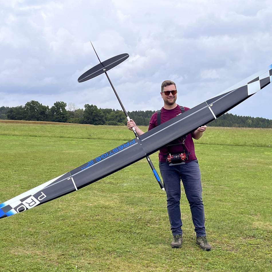 Modellflieger aus Zons ganz vorne dabei: Mit Blick auf Bussarde zum Weltmeistertitel