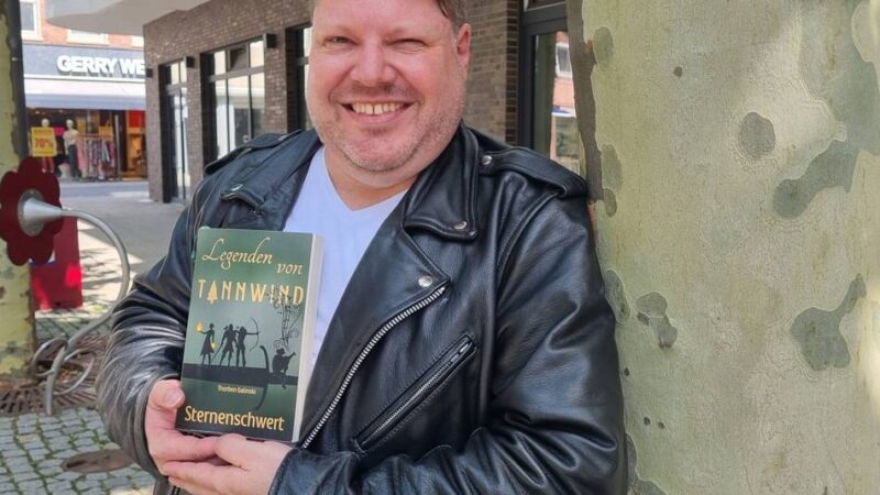 Jüchener Lehrer veröffentlicht erstes Buch: „Wenn das Kopfkino entsteht, bin ich zufrieden“