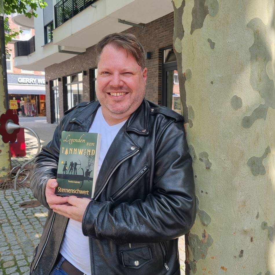 Jüchener Lehrer veröffentlicht erstes Buch: „Wenn das Kopfkino entsteht, bin ich zufrieden“