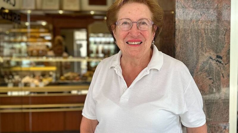 Grevenbroicher Traditionscafé: Marianne Schall arbeitet seit 70 Jahren im Café Breiden