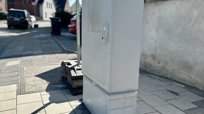 Mitten auf dem Bürgersteig?: Verwirrung um Schaltschrank in Orken