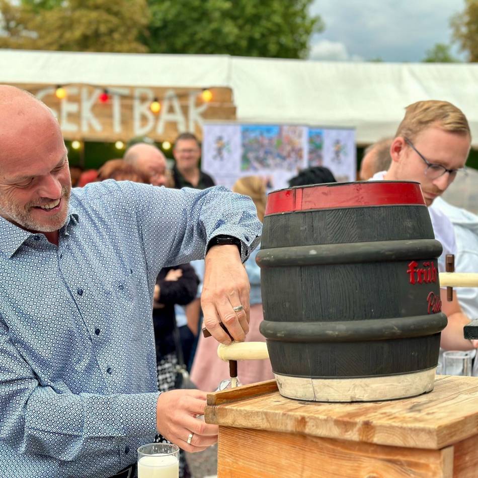 Brauchtum in Grevenbroich: Schützen in der Stadtmitte feiern Biwak mit einigen Neuheiten