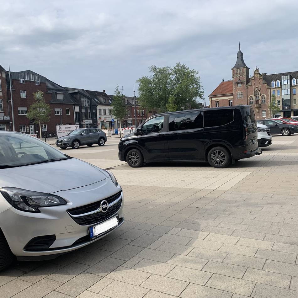 Wo Schilder fehlen: So sollen die Parkprobleme auf dem Peter-Plümpe-Platz in Kevelaer gelöst werden