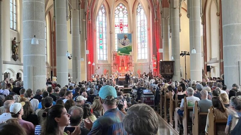 Haldern Pop Festival 2025: Grandioser Auftakt für Haldern Pop auf Schwyzerdütsch in der Kirche