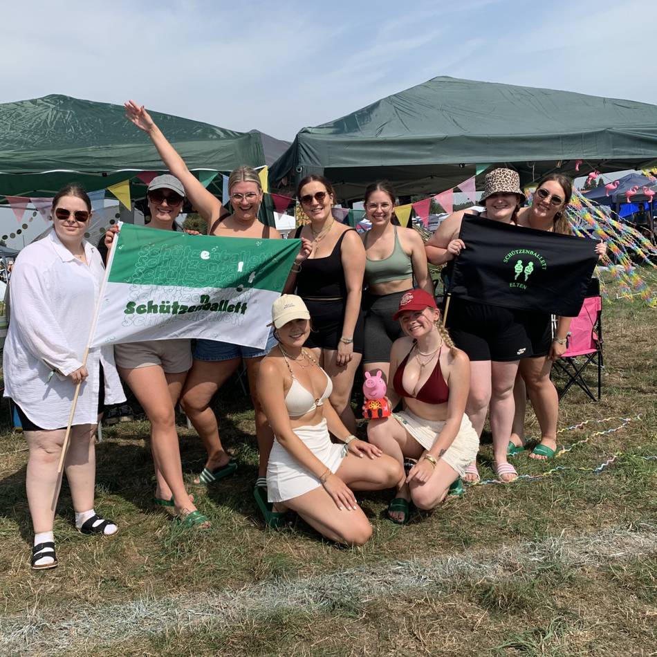 Fans sind heiß auf das Festival in Weeze: Anreise zu San Hejmo – Schützenballett war schon um 4 Uhr morgens da