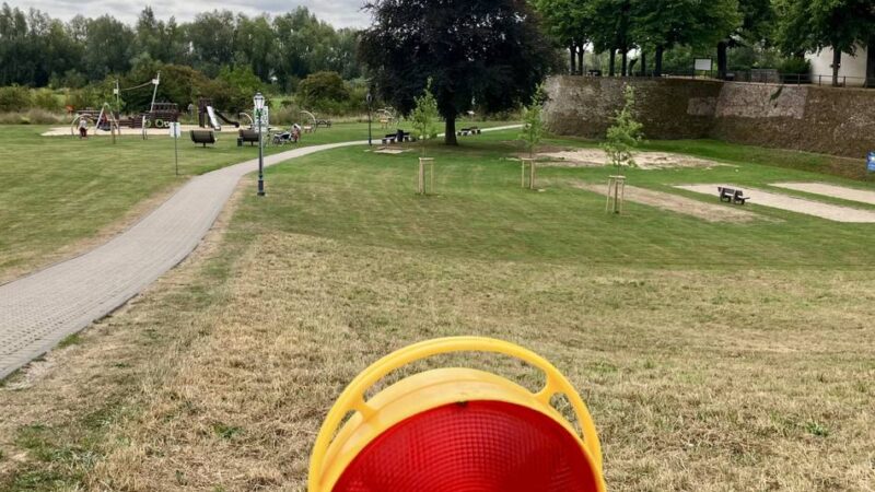 Rheinspielplatz in Rees: Vorarbeiten für Radweg gestartet