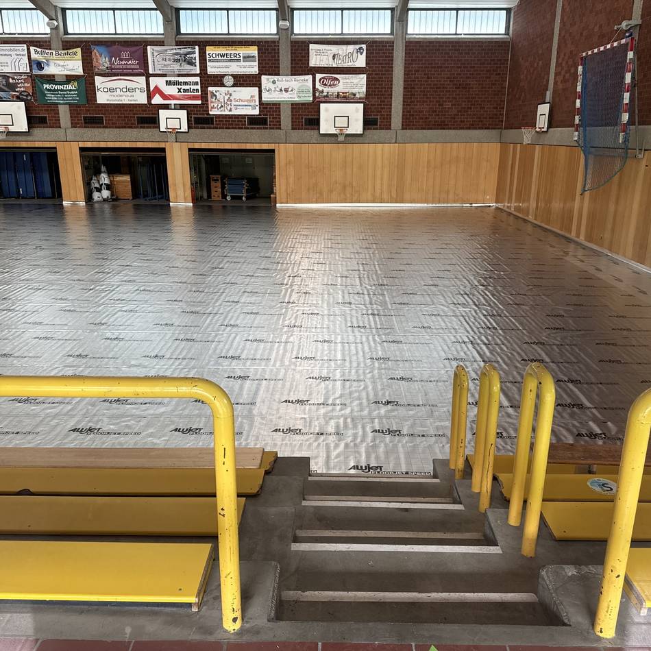 Sanierung nach Wasserschaden: Sporthalle an der Bahnhofstraße in Xanten bekommt einen neuen Boden