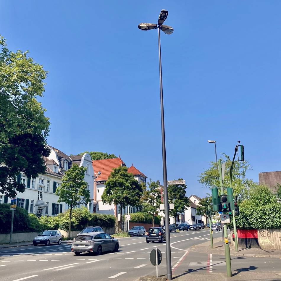 Rost- und Korrosionsschutz in Leverkusen: 16.000 Straßenlaternen werden anthrazit gepinselt
