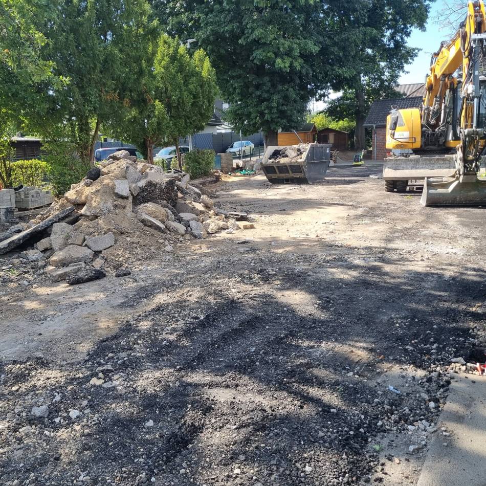 Grundschule in Jüchen: Hof der Lindenschule gleicht Baustelle