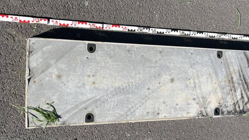 A3 bei Hünxe: Metallteil auf der Fahrbahn – reihenweise Reifen ramponiert