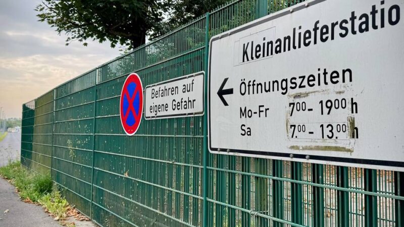 Seltenes Bild in Neuss-Grefrath: Müll-Deponie wird zum Kühlschrank-Friedhof