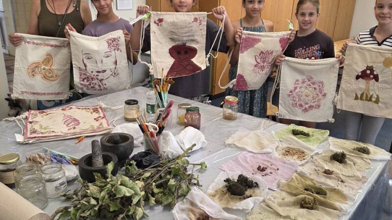 Ferienkurs in Büttgen: So stellt man Farben aus Pflanzen selbst her