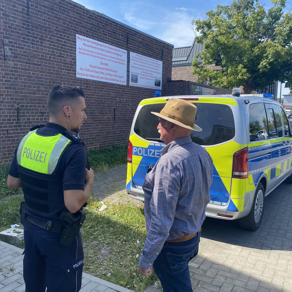 Aufregung in Korschenbroich: Israelkritische Plakate auf Hauswand werden Fall für Staatsanwaltschaft Düsseldorf