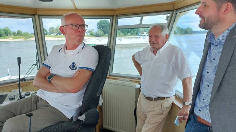 Reaktion auf das Aus der Fähre: Meerbuschs Bürgermeister will bei der Rheinfähre „nichts unversucht lassen“