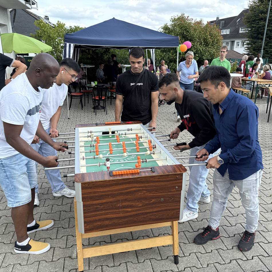 Internationaler Treff in Hückeswagen: Menschen aus aller Welt feiern ein sorgenfreies Sommerfest