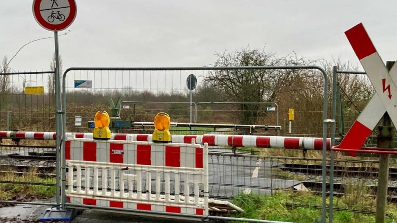 Nächste Verzögerung in Neuss: Verwirrung um Bahnübergang am Eselspfad