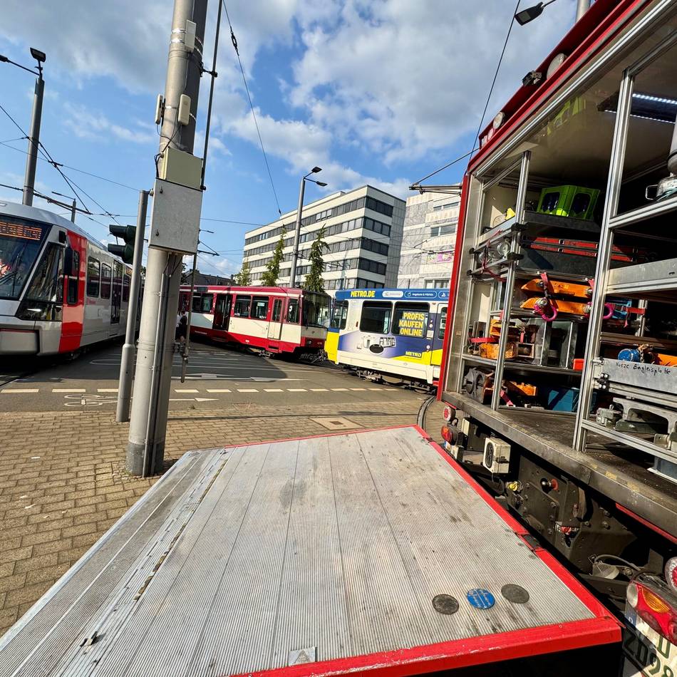 Unfall zwischen Straßenbahnen in Krefeld: Entgleiste Straßenbahn sorgt für Unterbrechung des gesamten Bahnverkehrs