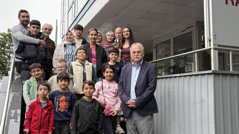 Flüchtlingshilfe in Radevormwald: Deutsch-Lerngruppe stattet dem Rathaus einen Besuch ab