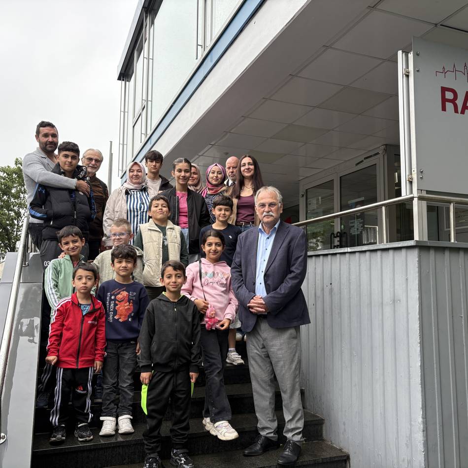 Flüchtlingshilfe in Radevormwald: Deutsch-Lerngruppe stattet dem Rathaus einen Besuch ab
