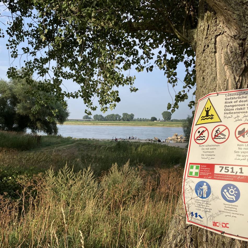 KSOD der Stadt Neuss auf Streife: Ordnungsdienst setzt Badeverbot im Rhein durch