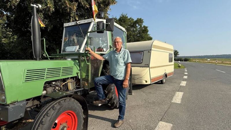 Langsame Fahrt am Niederrhein: „Das ist Freiheit“ – Rentner Werner lebt seinen Traktor-Traum