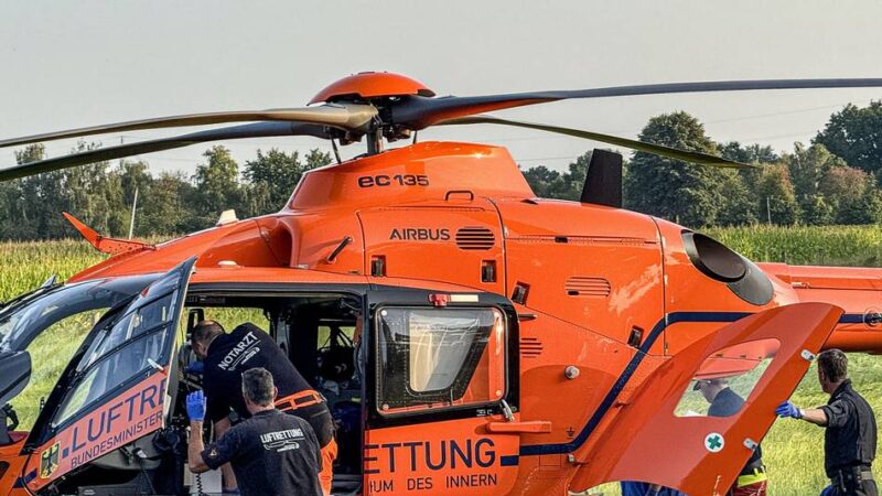 Motorradfahrer aus Kevelaer schwer verletzt: Abgesackte Straße in Sonsbeck fordert erstes Unfallopfer