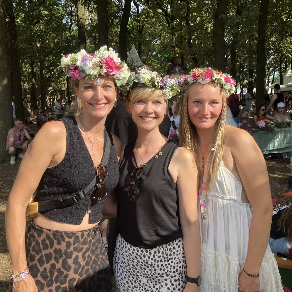 Basteln und Musik: Voll im Trend bei San Hejmo – bunter Kopfschmuck für Festivalbesucher