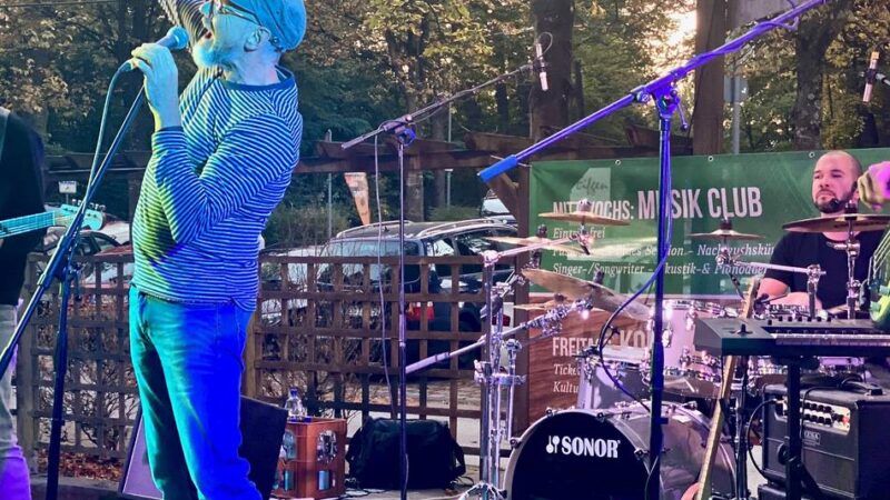 „Stingchronicity“-Konzert in Wermelskirchen: Vom kühlen Garten in die Eifgen-Sauna