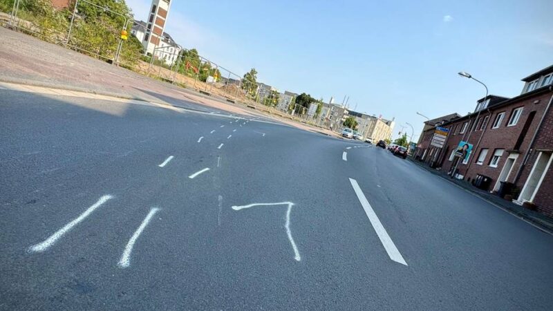 Verdacht auf „Alleinrennen“ am Berghäuschensweg: Zeugenaufruf nach tödlichem Unfall in Neuss