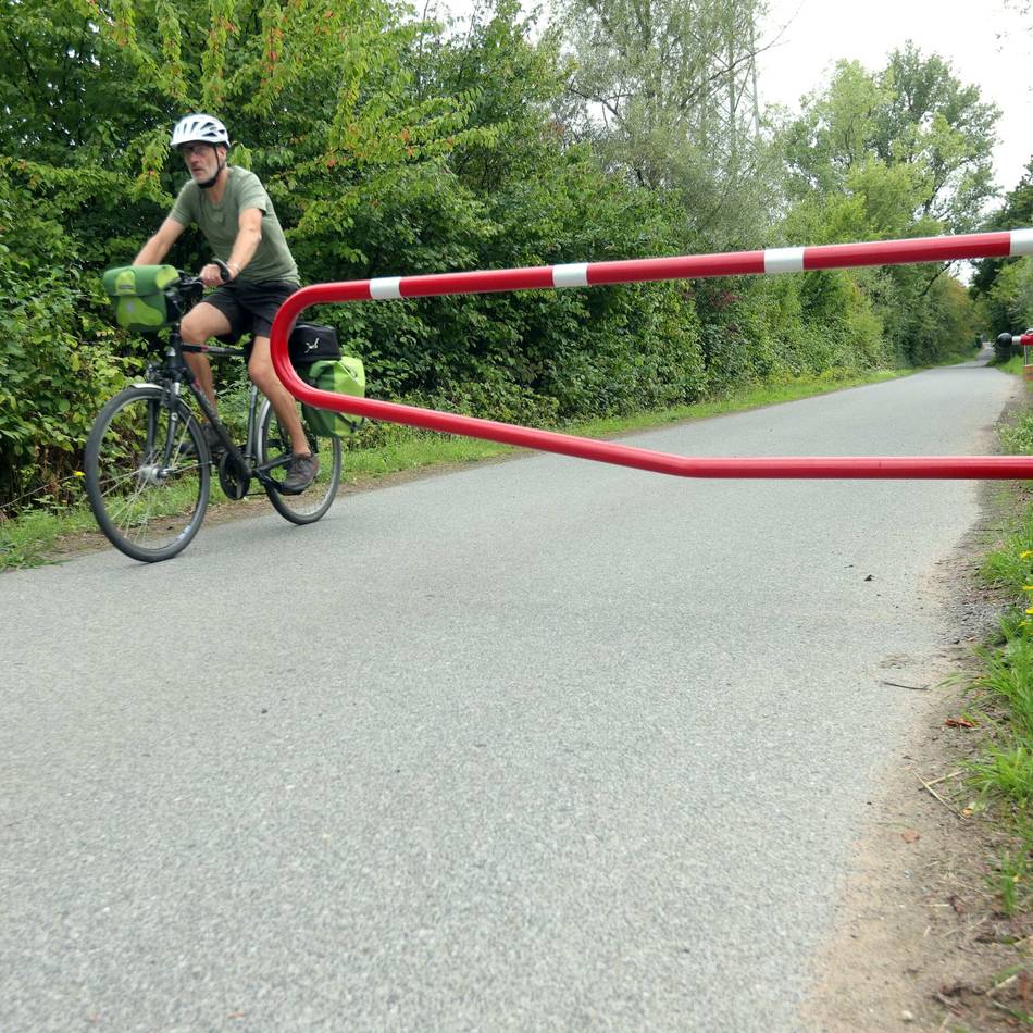 Verkehrssteuerung in Hitdorf: Poller und Sperrgatter halten „Falschfahrer“ auf