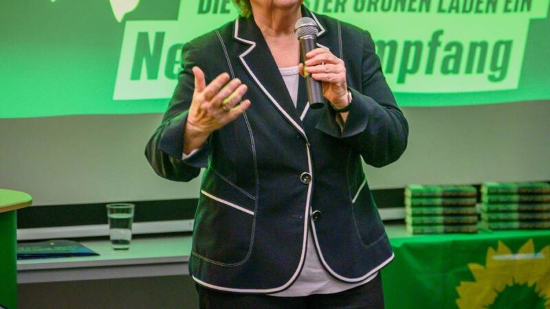 Zeitwandel und Generationengerechtigkeit: Bärbel Höhn diskutiert bei den Leverkusener Grünen