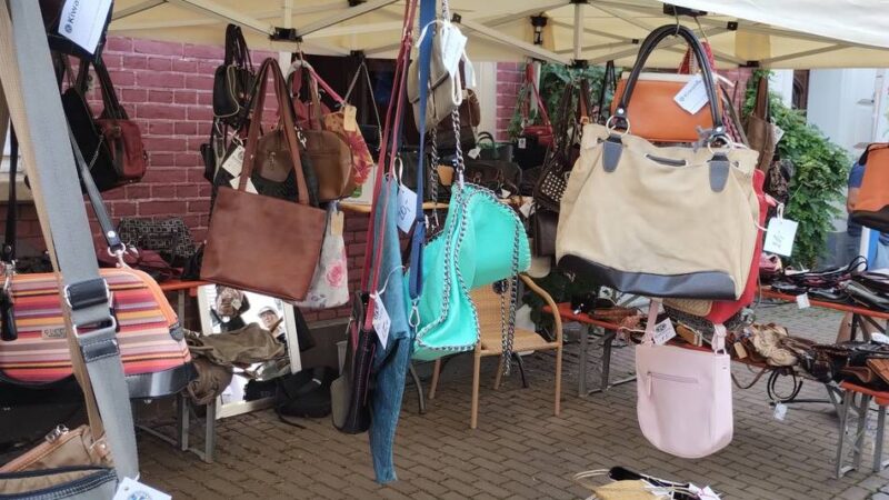 Kunstmarkt in Xanten: Kiwanis sucht Handtaschen für Montmartre