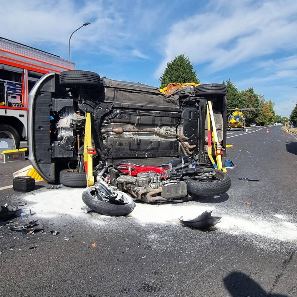 Unfall auf Düsseldorfer Straße: Motorradfahrer stirbt nach Unfall in Langenfeld