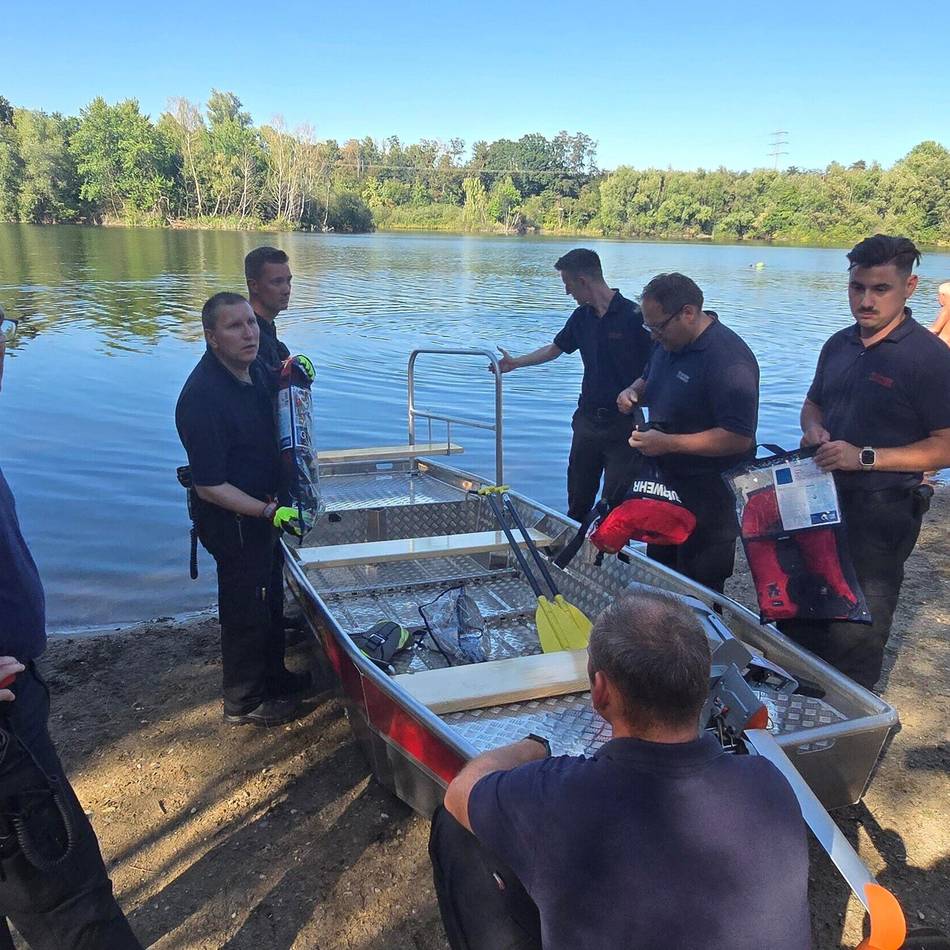 Badegäste in Leverkusen melden Sichtung: Feuerwehr sucht Schlange im Silbersee