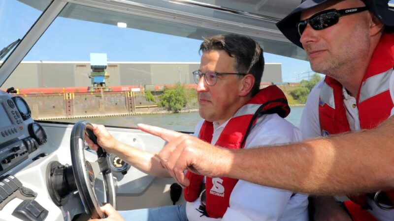 Auf Sommertour mit der DRK-Wasserwacht: Warum das Baden im Rhein lebensgefährlich ist