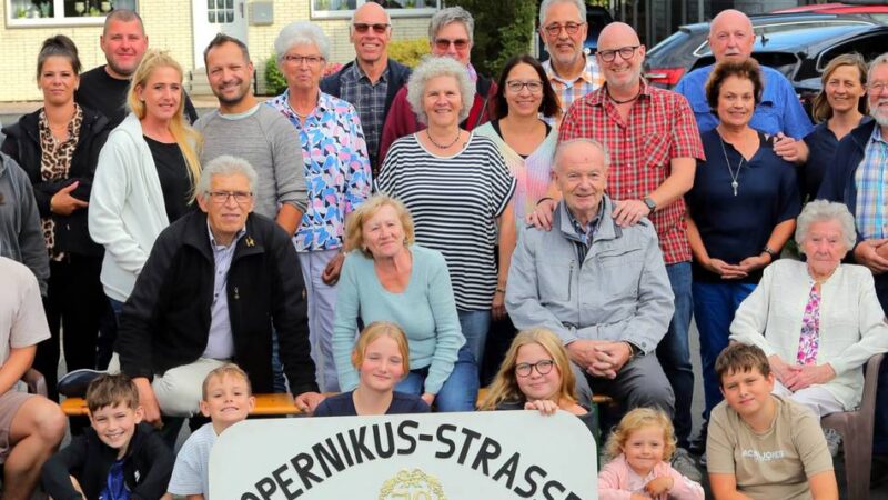 Kopernikusstraße in Rheinberg: Millinger Nachbarschaft feiert 70-jähriges Bestehen