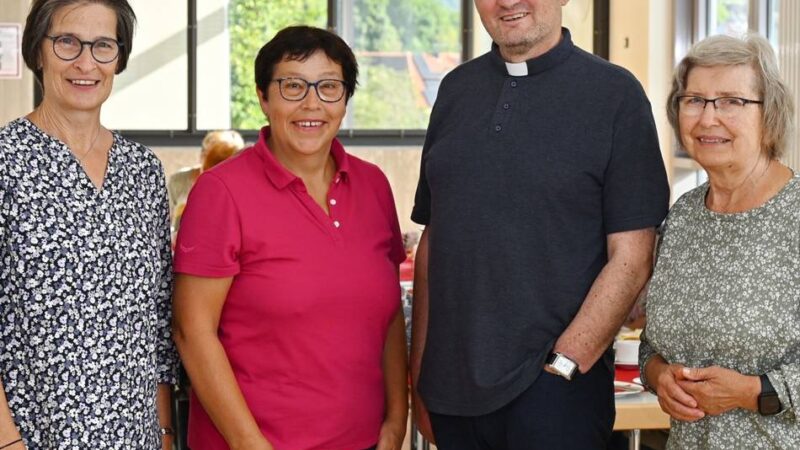 Katholische Kirchengemeinde Hückeswagen: Litauischer Pfarrer zu Gast in der Schloss-Stadt