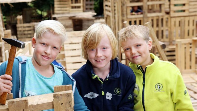 Finle auf dem Bauspielplatz in Mettmann: Sechs Wochen sägen, hämmern, werkeln