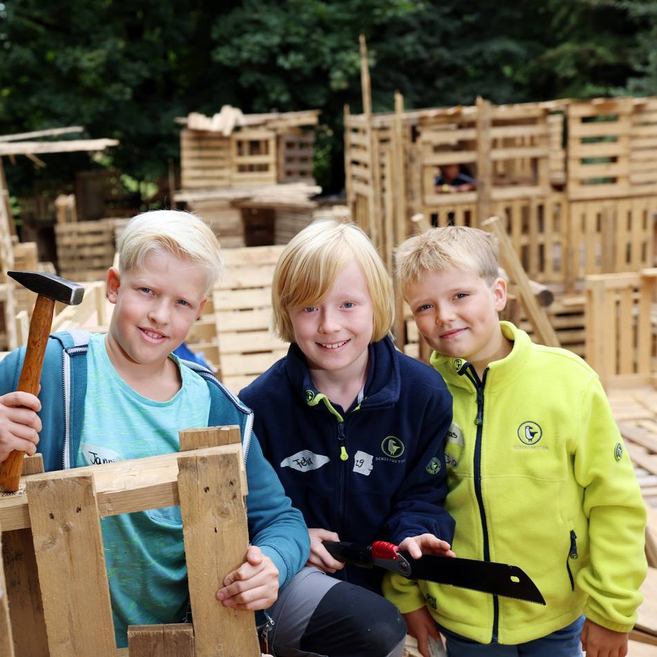 Finle auf dem Bauspielplatz in Mettmann: Sechs Wochen sägen, hämmern, werkeln