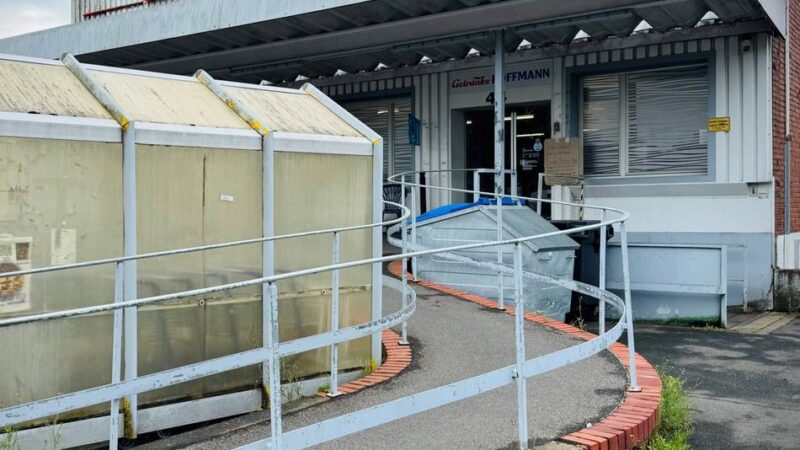 Kurioser Aushang in Neuss wurde entfernt: Getränke Hoffmann hebt Parfüm-Verbot auf