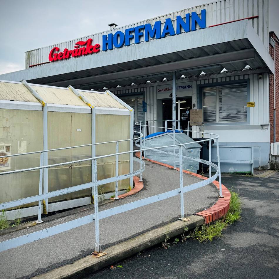 Kurioser Aushang in Neuss wurde entfernt: Getränke Hoffmann hebt Parfüm-Verbot auf