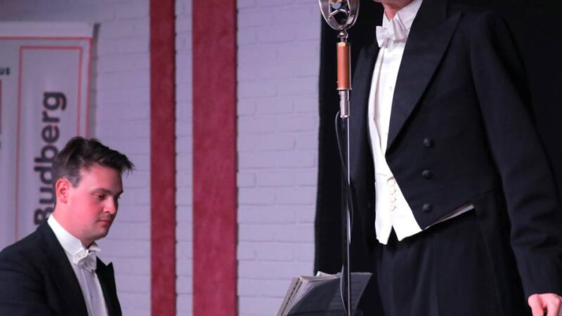 Live-Musik in Rheinberg: Vertraute Melodien aus den 1920er Jahren im Bürgerhaus