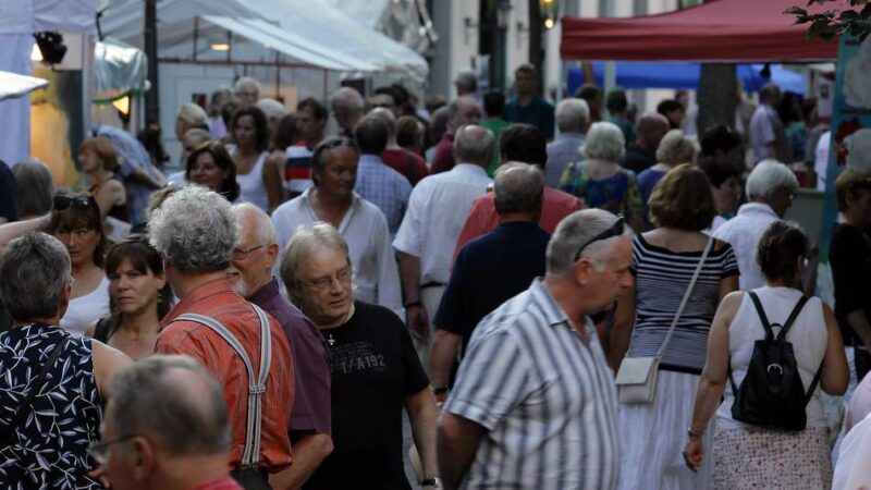 45 Künstler stellen bei „KleinMontMatre“ aus: Pariser Flair beim Kunstmarkt in Xanten