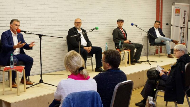 Kommunalwahlen in Rheinberg: Bürgermeisterkandidaten diskutieren im Bürgerhaus