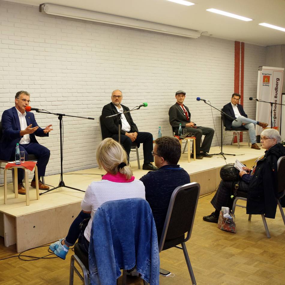 Kommunalwahlen in Rheinberg: Bürgermeisterkandidaten diskutieren im Bürgerhaus