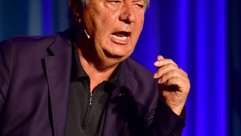 Auf der Cinque-Wiese in Kleve: Kabarettist Wilfried Schmickler kommt ins Spiegelzelt