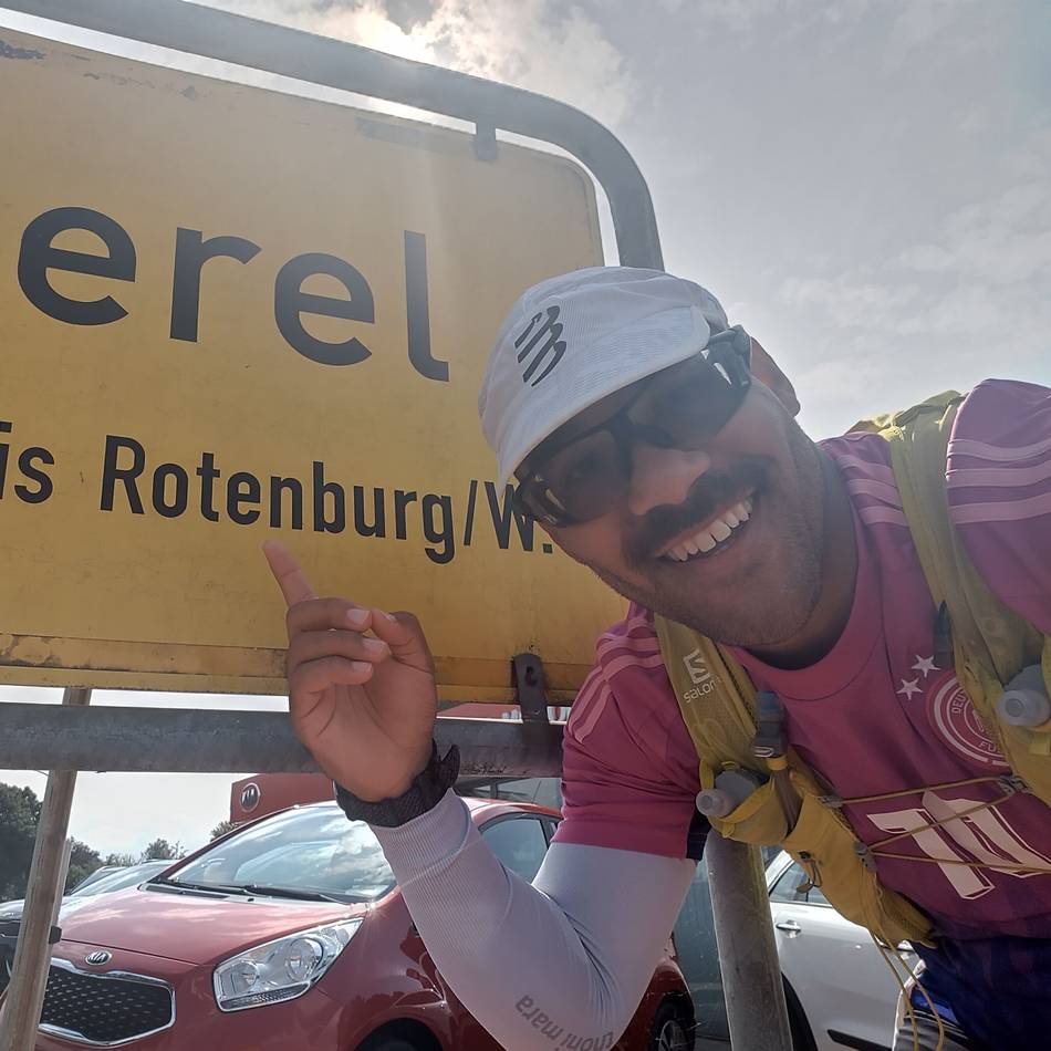 Ein Ratinger beim Trans-Europa-Lauf: Mabikounous Erlebnisse mit Schafen, Ampeln, Fähren und Querflöten