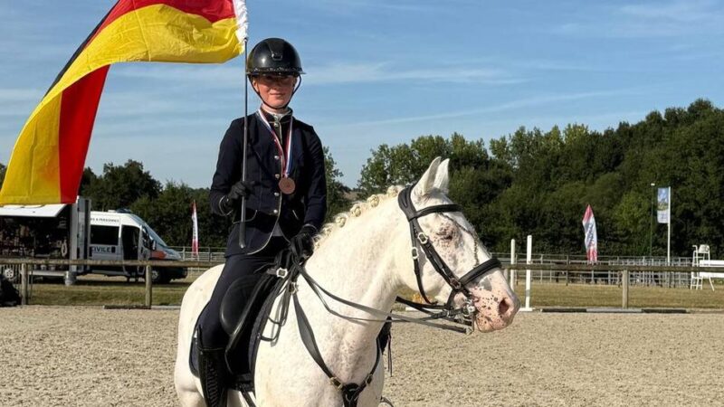 Junge Reiterin aus Wermelskirchen: EM-Bronze für Jette Kalkuhl – trotz Disqualifikation