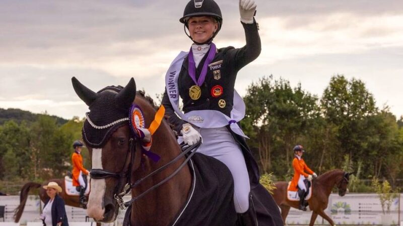 Junioren-Europameisterschaft in Frankreich: Dreifaches EM-Gold mit Sportpartner „Akki“