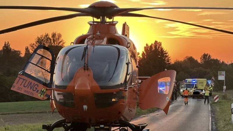 Rettungshubschrauber im Einsatz: Motorradfahrer bei Zusammenstoß mit Auto schwer verletzt